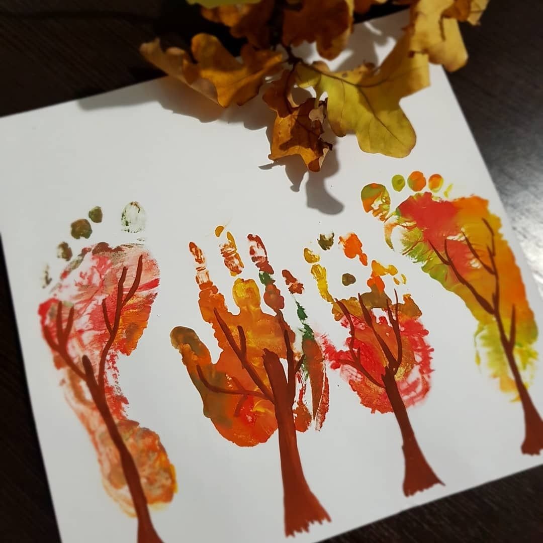 Дерево из отпечатков листьев