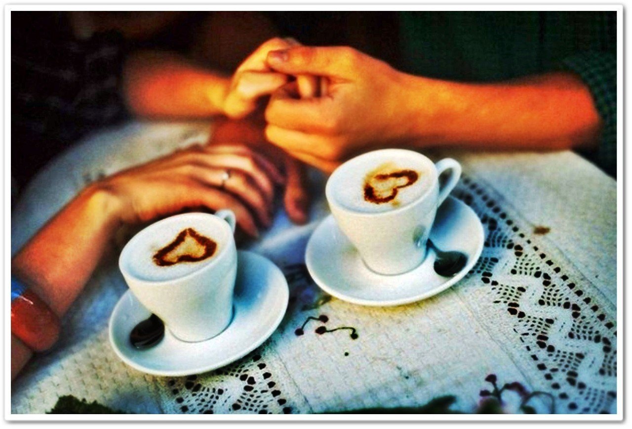Кофе вдвоем песня. Кофе вдвоем. Чашка кофе на двоих. Кофе с любимым. Кофе для влюбленных.