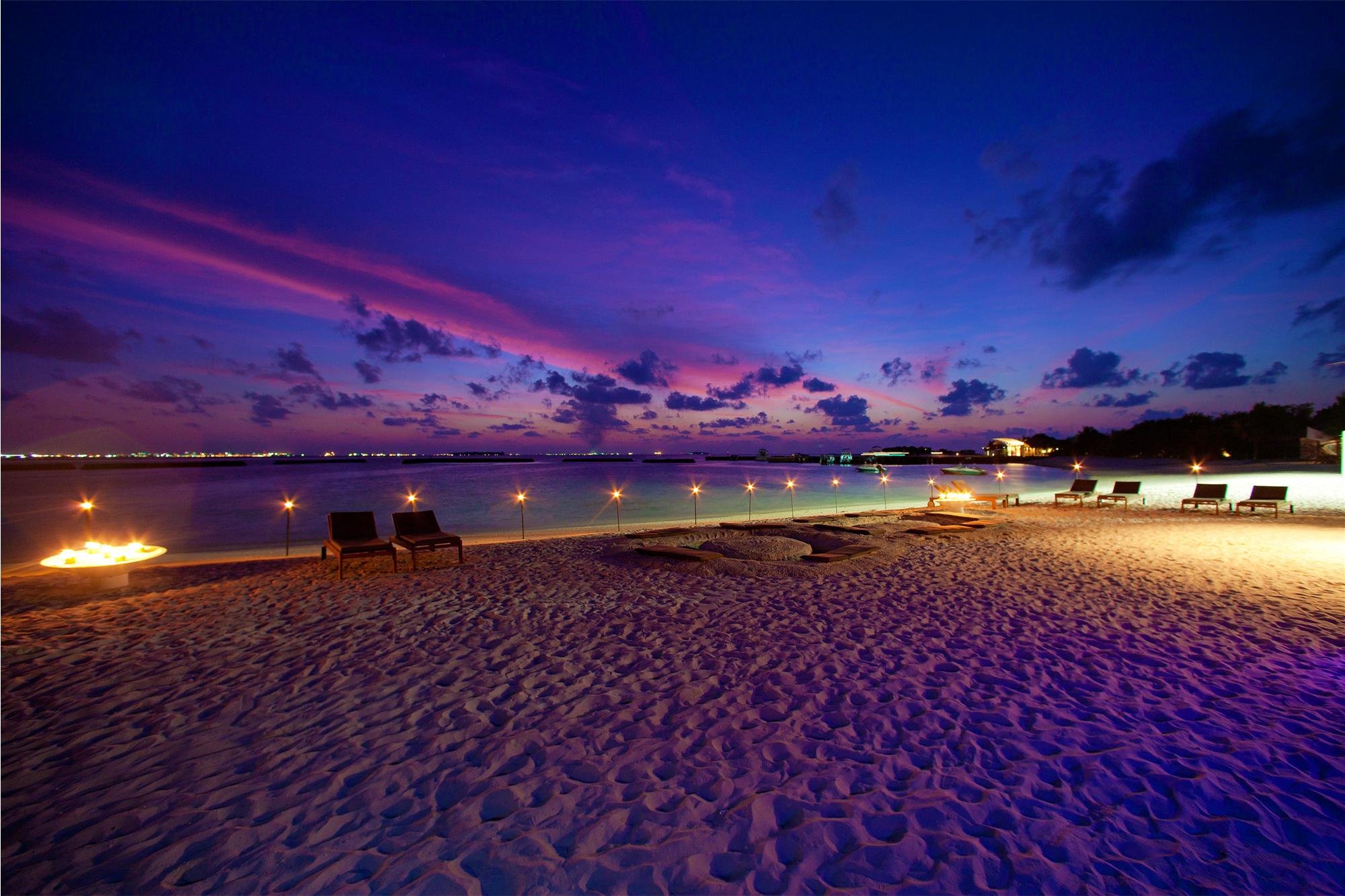 Море ночь красиво. Сансет Бич Мальдивы. Отели Ваадху Мальдивы. Озеро Гипселенд Австралия. Ночной пляж.