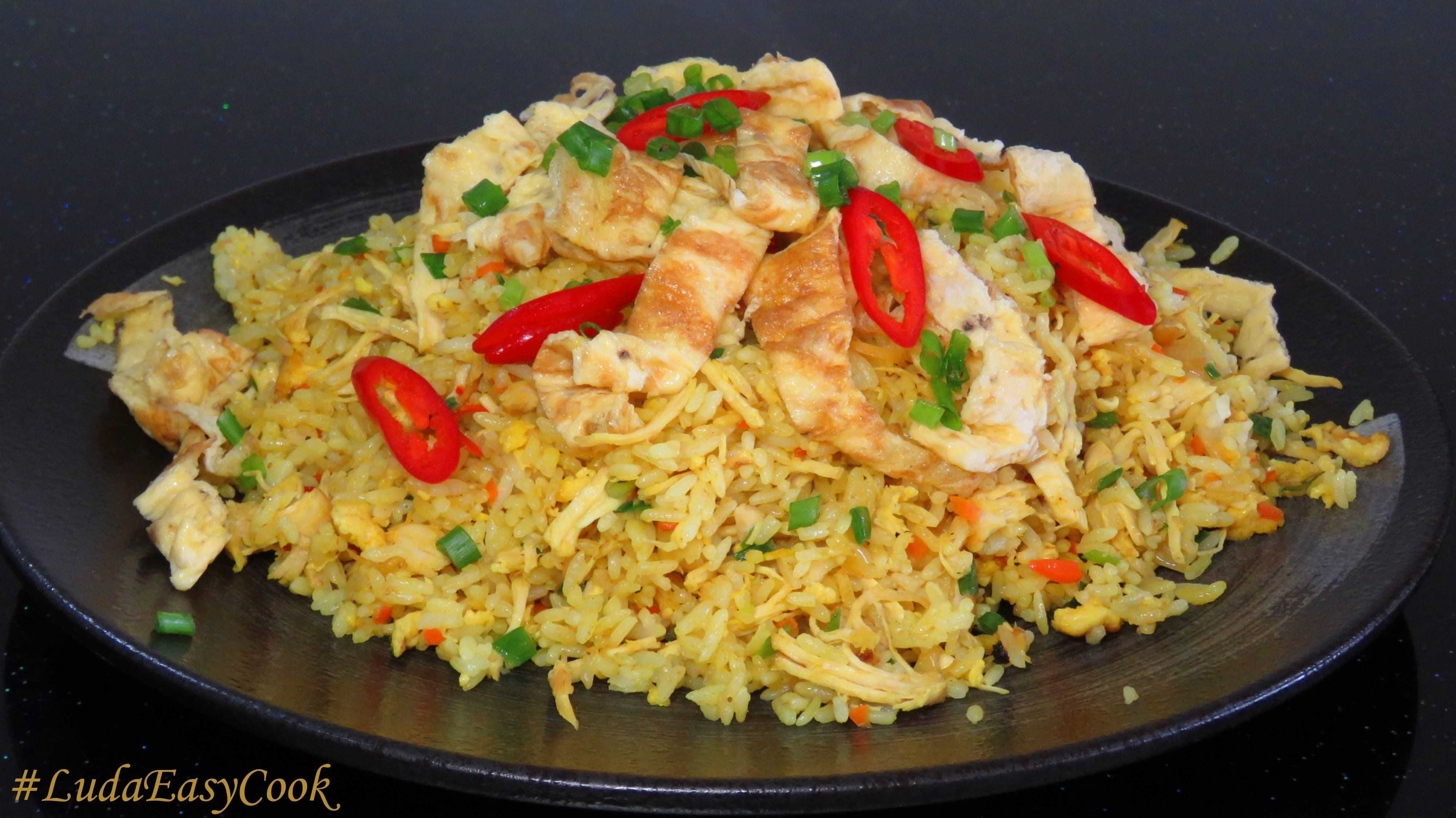 Приготовление риса с курицей. Жареный рис с курицей. Рис с овощами. Жареный рис с курицей и овощами. Рис с овощами по вьетнамски.
