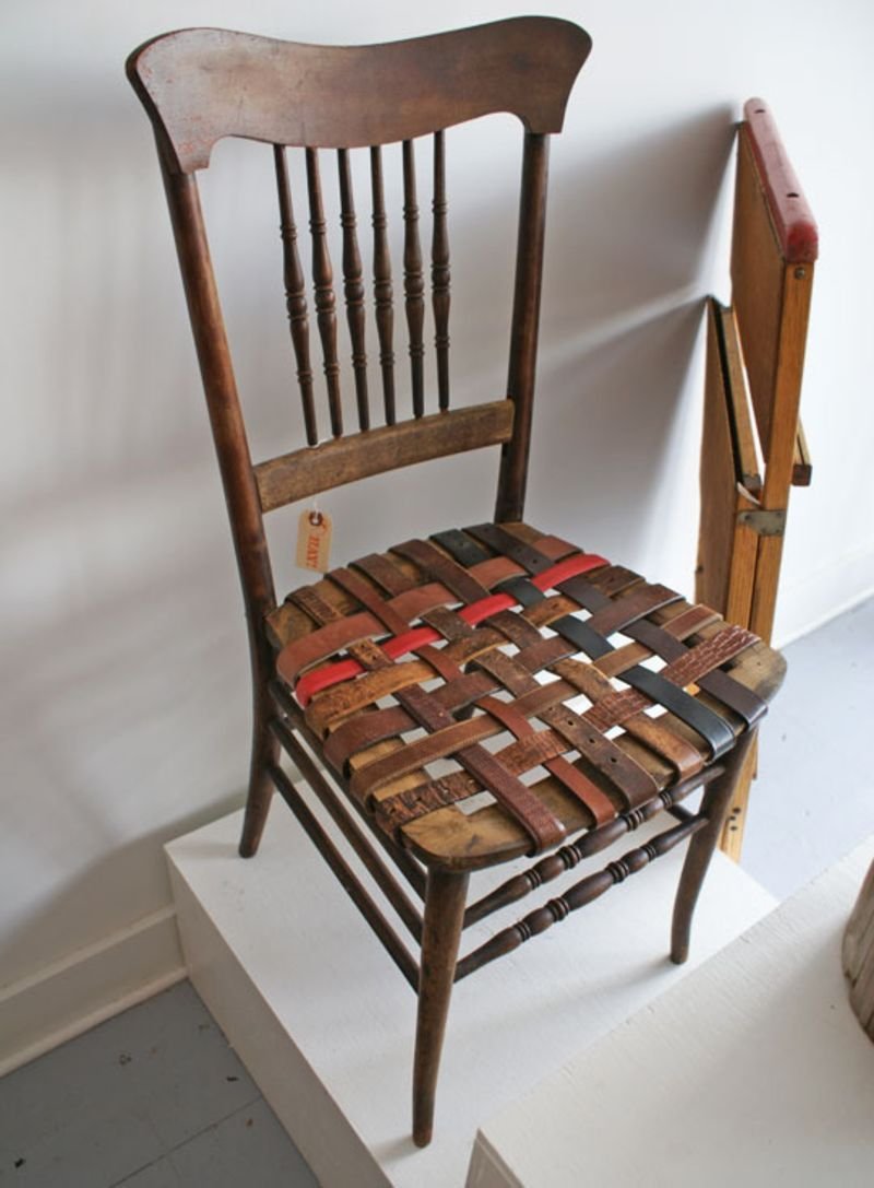 Реставрация сиденья стула. Старый стул. Столик из бсррого стула. Идеи из старых стульев. Мебель из ремней.