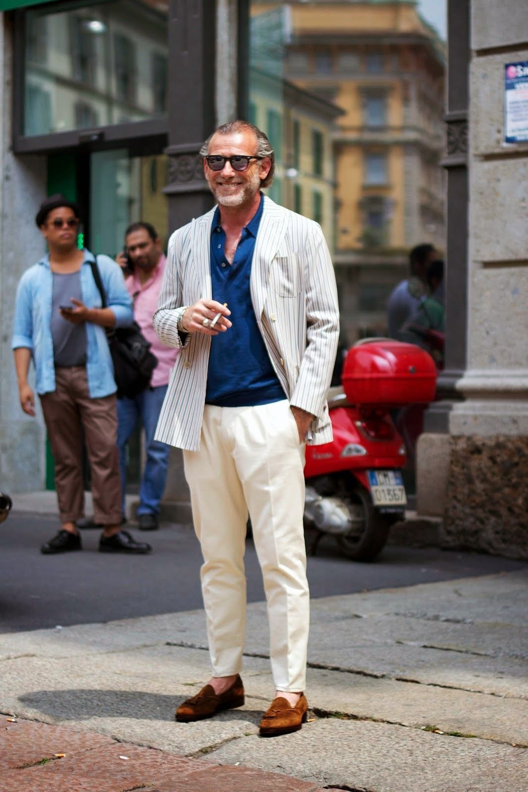 Как одеваться мужчине в 50 лет. Паоло чинос аристократия. Стрит стайл Мэн Италия. Стильные итальянские мужчины. Итальянская мужская мода.