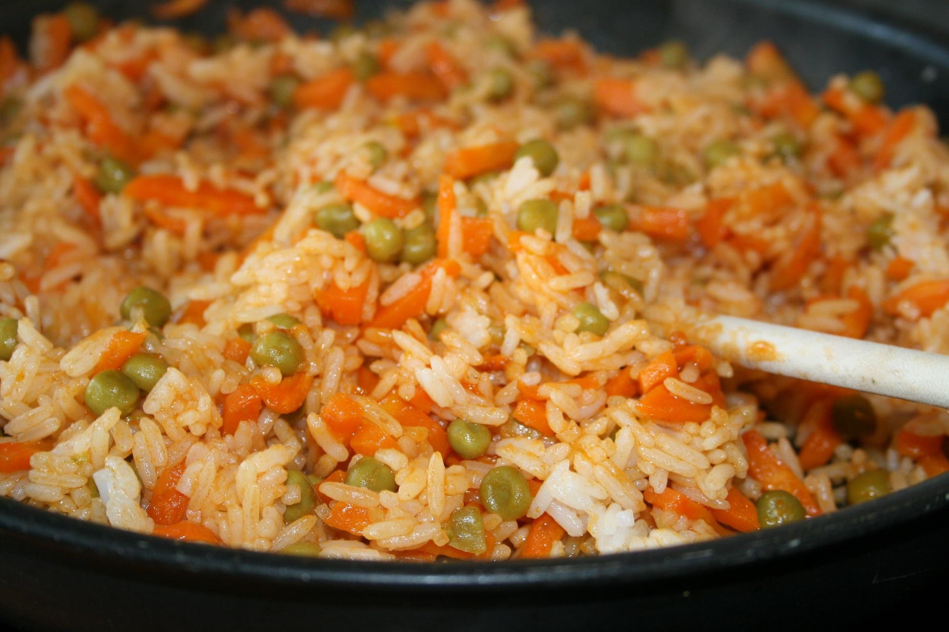 Рецепт рассыпчатого риса с морковью. Рис пилав. Булгурский плов. Плов без мяса. Плов с овощами.