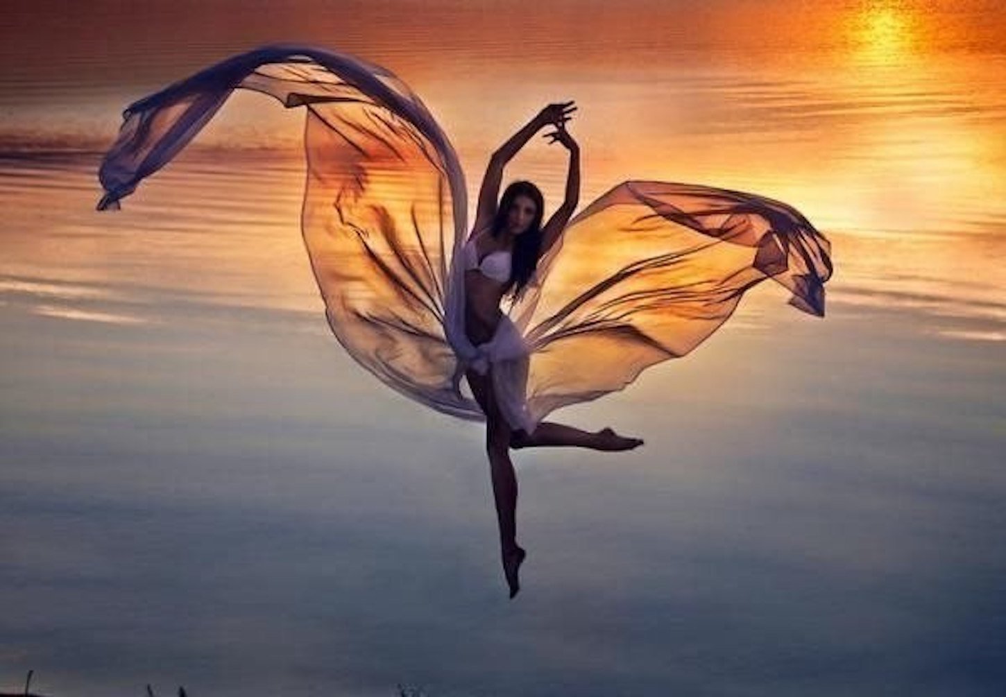 Танец эйфории. Девушка в полете. Полёт души. Легкость и красота. Легкость и радость.