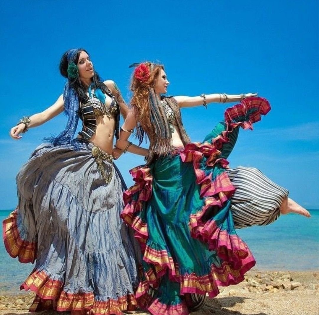 Национальность танца. Цыганский стиль в одежде. Этнические танцы. Этно танец.