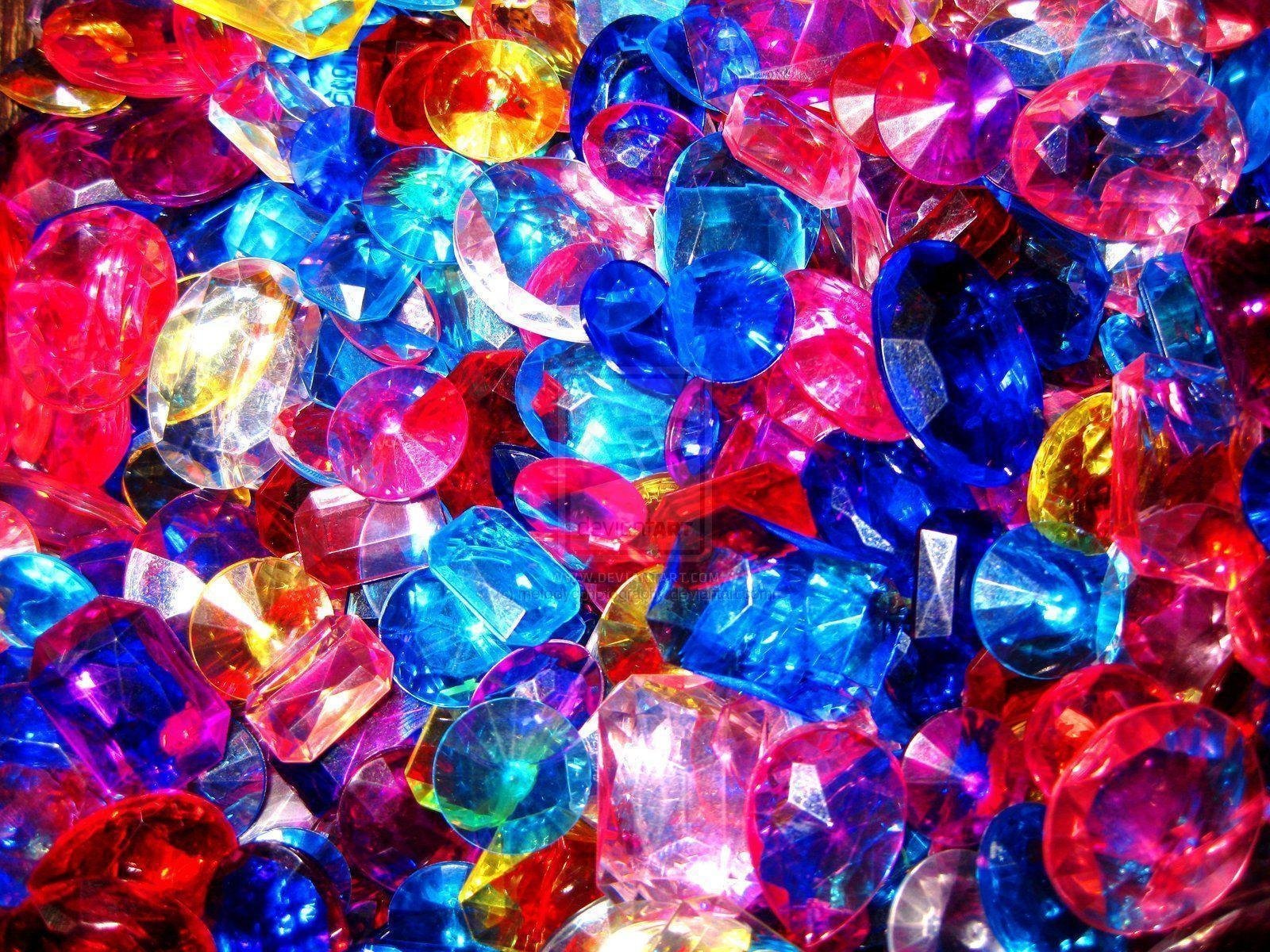 Цветные самоцветы. Драгоценные камни. Россыпь камней. Разноцветные драгоценные камни. Разноцветные Кристаллы.