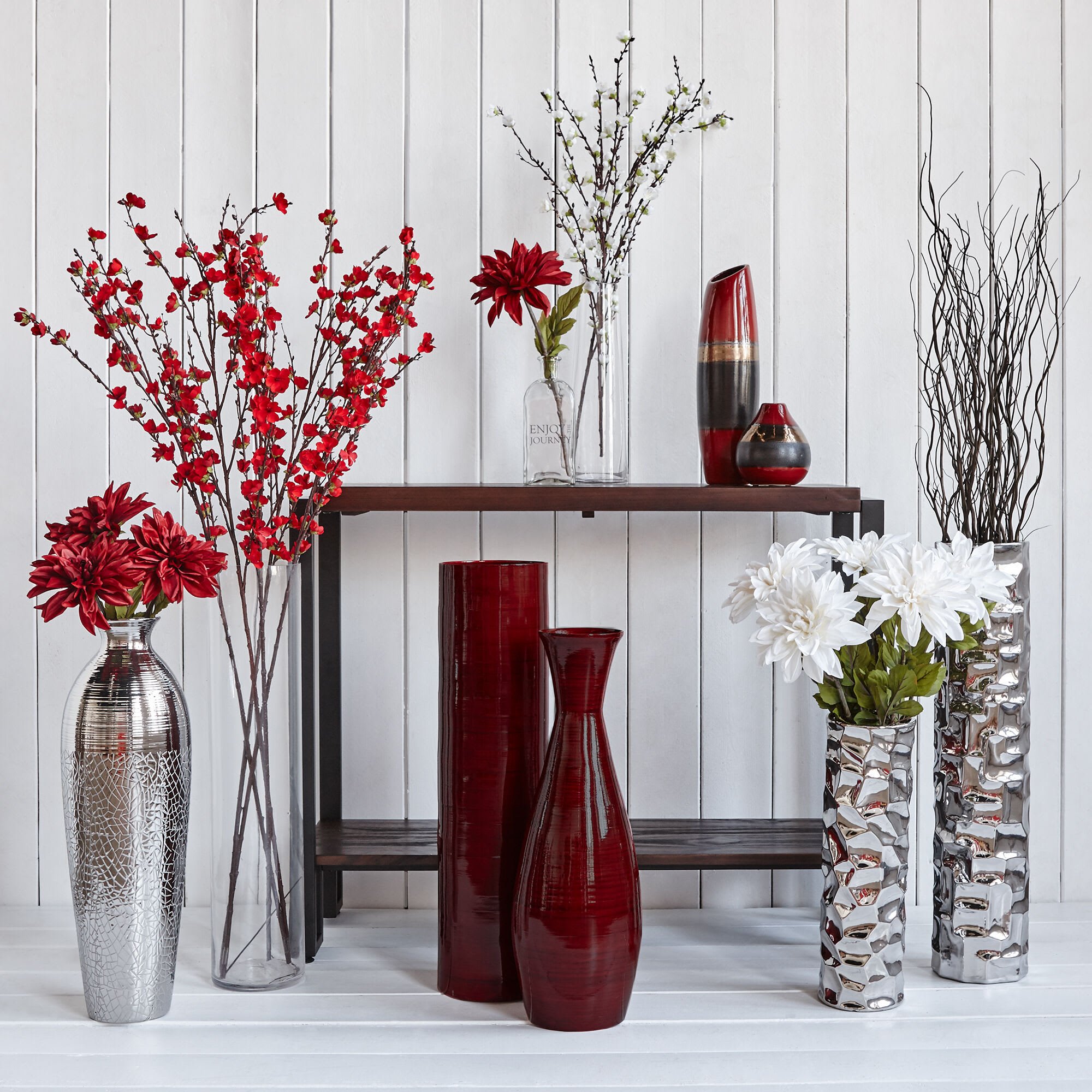 Что кроме цветов можно поставить в вазу. Декор интерьера. Предметы декора. Декоративные вазы для интерьера. Композиция в напольной вазе.