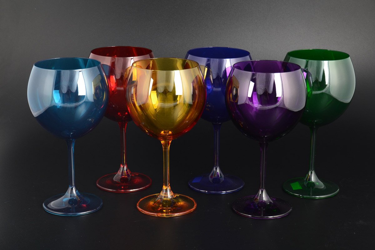 Цветные бокалы для вина