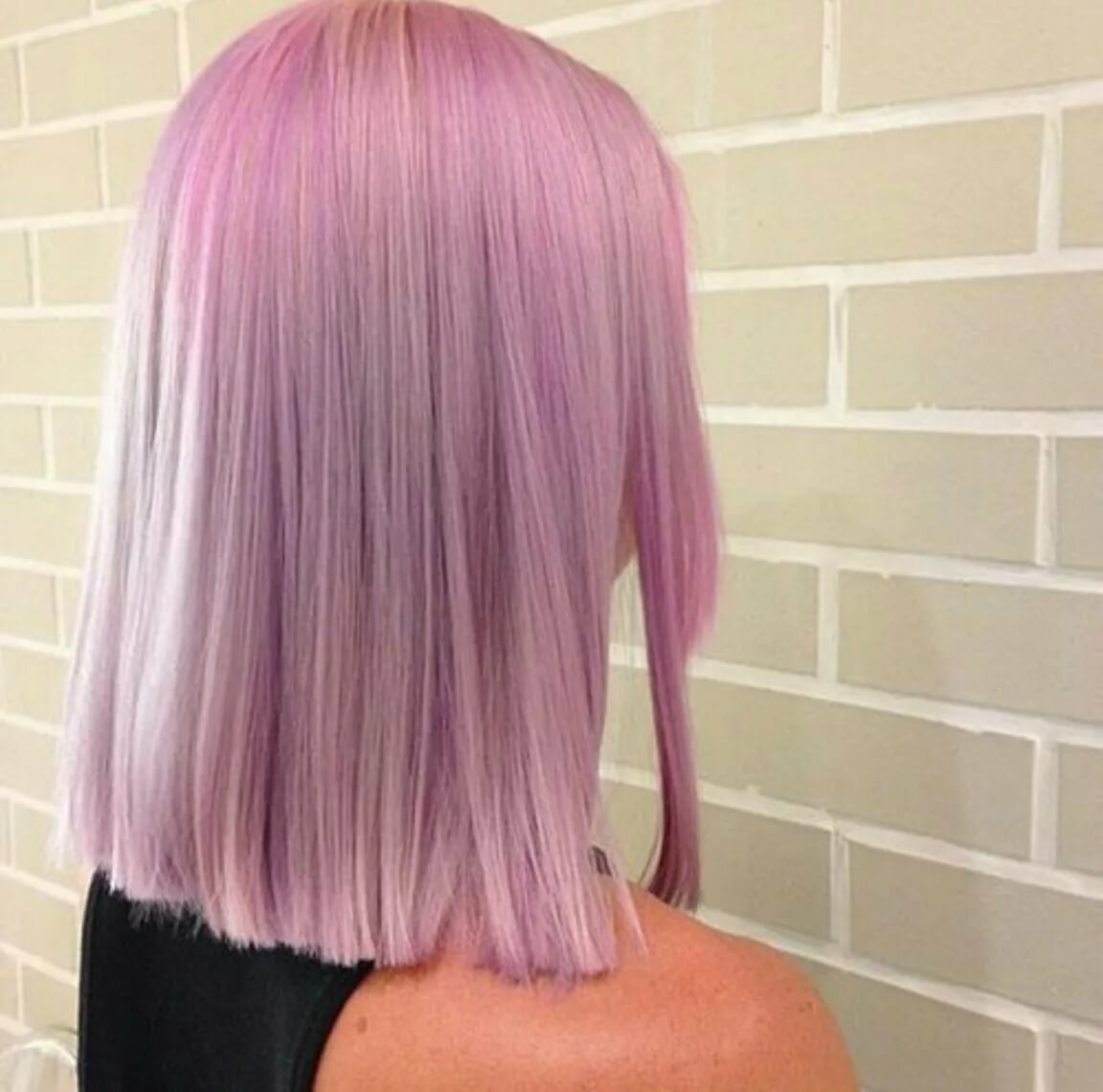 Розовые волосы в домашних условиях. Розовые волосы. Окрашивание волос розовый и фиолетовый. Розово-фиолетовый цвет волос. Розовый сиреневый цвет волос.