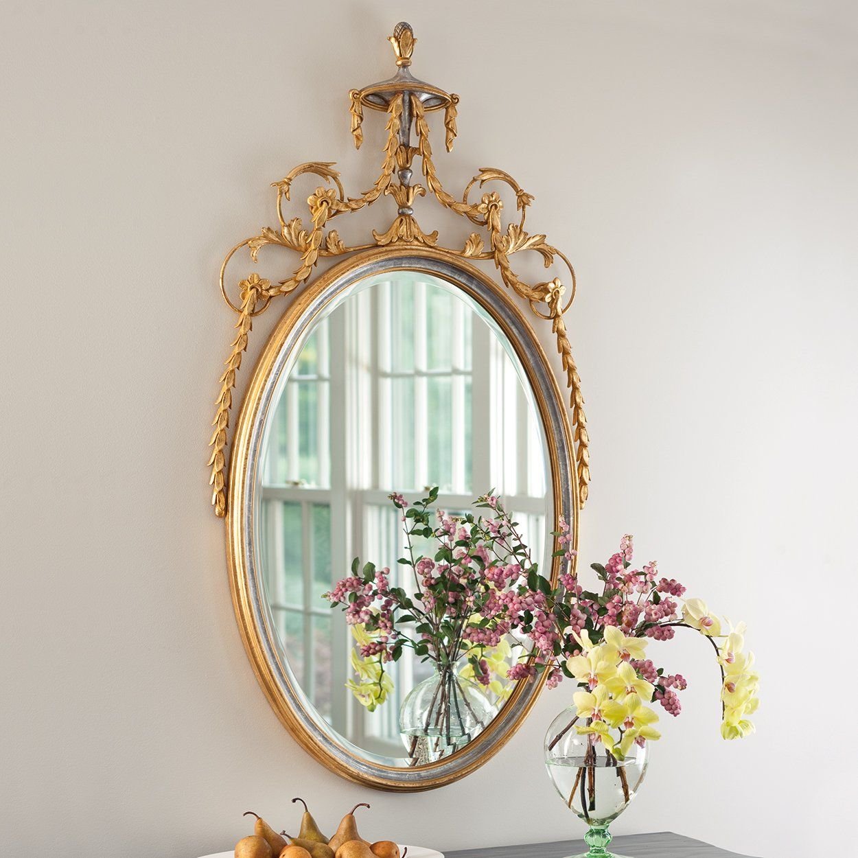 Зеркала 2021 купить. Зеркало “Gold Mirror” 60х80 см. Зеркало настенное в интерьере спальни. Красивое овальное зеркало. Декор на стену зеркала овальные.
