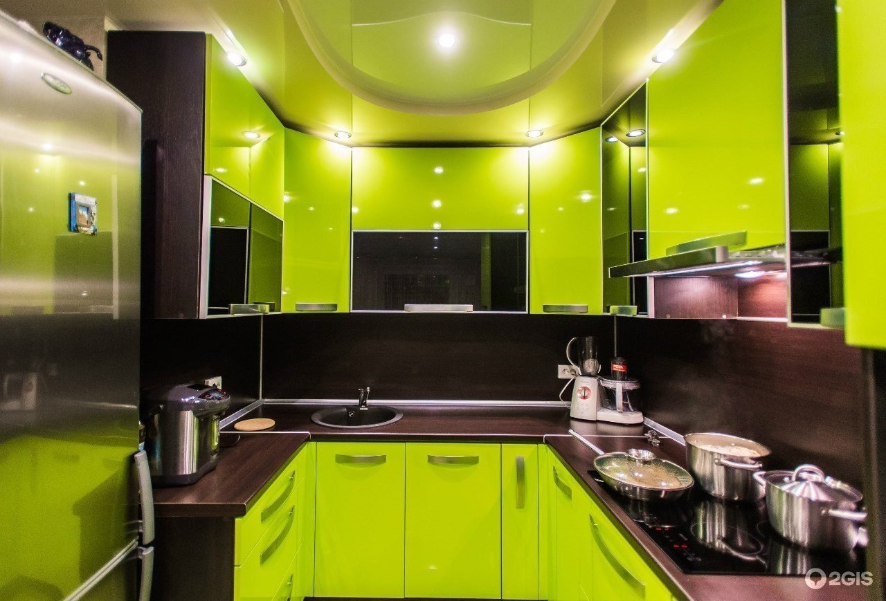 Черно зеленая кухня. Кухни салатовые. Зеленая кухня. Кухня зеленого цвета. Кухня в зеленых тонах.