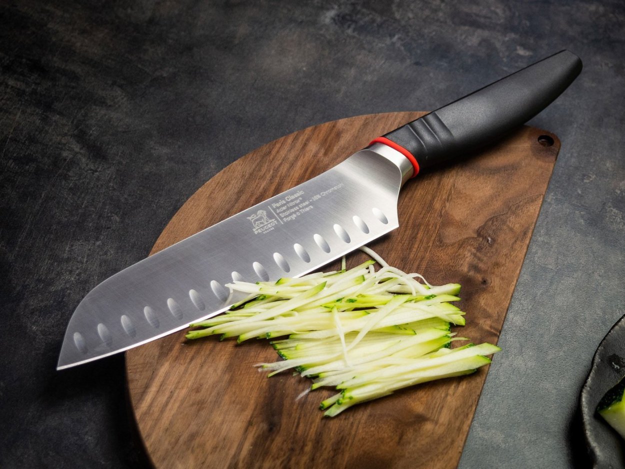 Длинный кухонный нож
