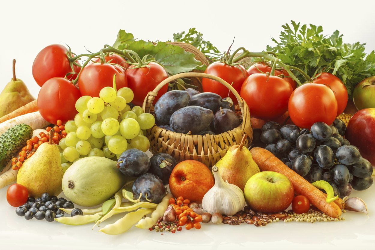Урожай фруктов. Осенние овощи и фрукты. Урожай фрукты и овощи. Овощи и фрукты осенью. Овощи и фрукты осенний урожай.