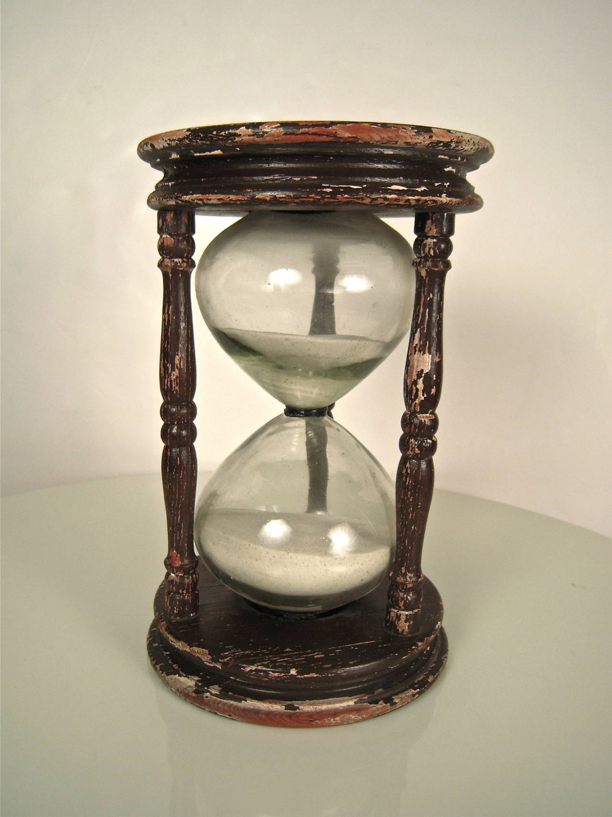 Работа песочных часов. Старинные песочные часы. Антикварные песочные часы. Древние песочные часы. Песочные часы антиквариат.