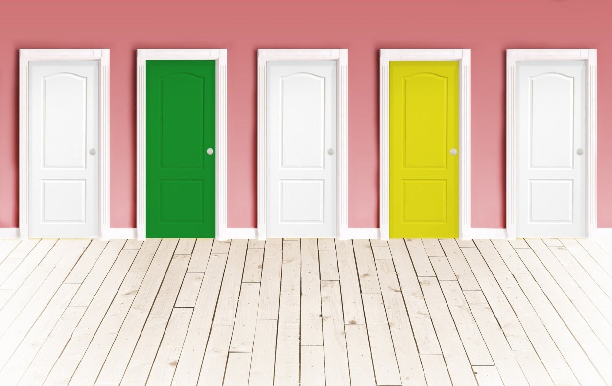 Двери в интерьере. Разноцветные двери. Разноцветные двери в интерьере. Разноцветные межкомнатные двери. Девять дверей