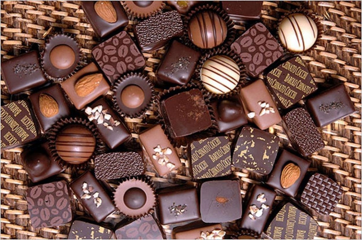 Выбрать конфеты шоколадные. День конфет. День шоколадных конфет. Всемирный день конфет. Всемирный день шоколадных конфет.