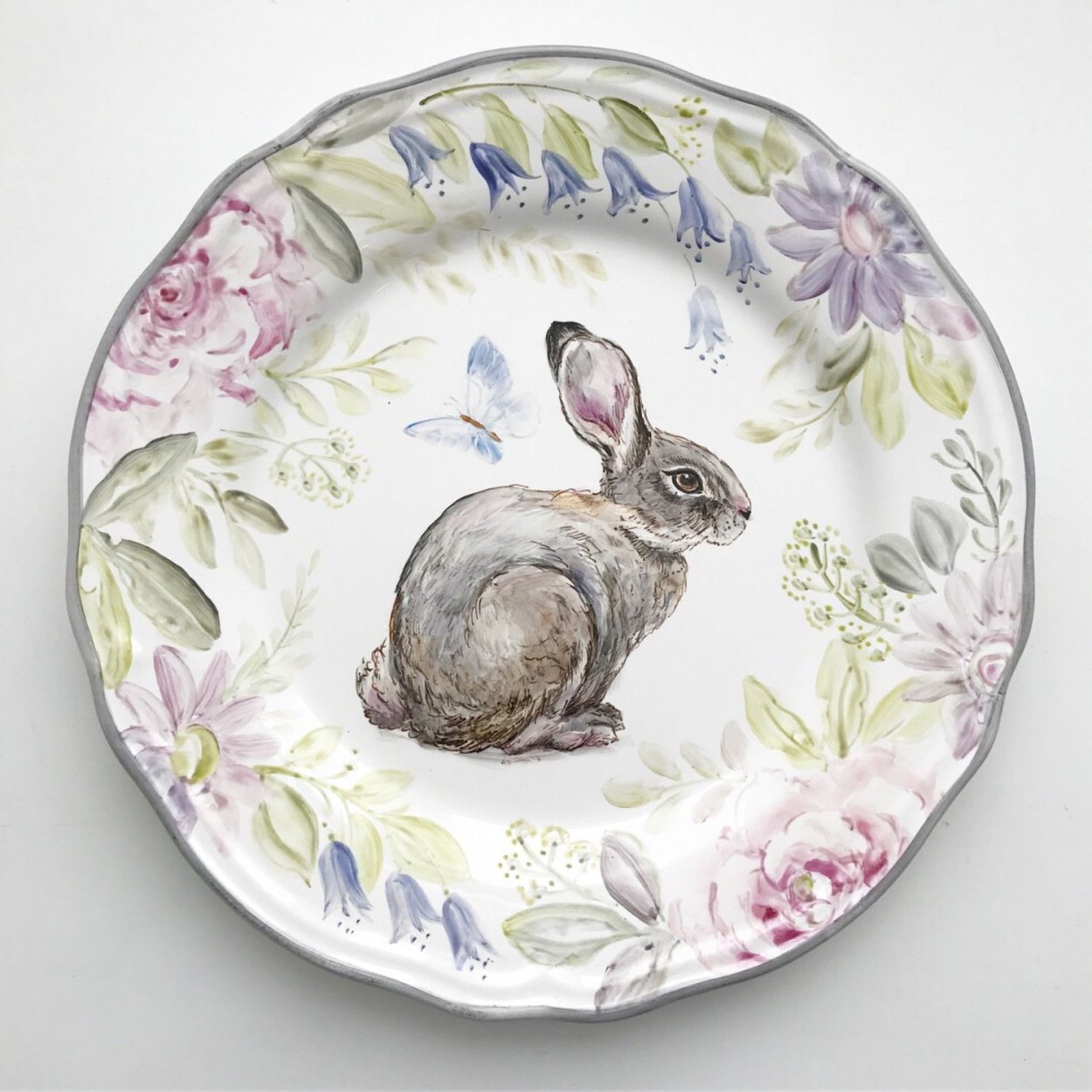 Тарелка с кроликом