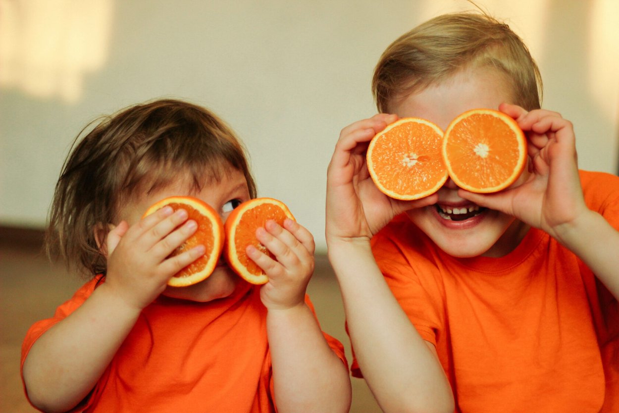 Включи 3 оранжевая. Оранжевое настроение. Апельсиновое настроение. Оранжевое настроение картинки. День оранжевого настроения.