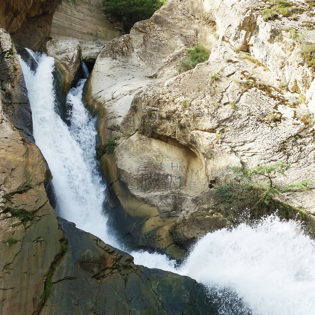 Хучнинский водопад в дагестане