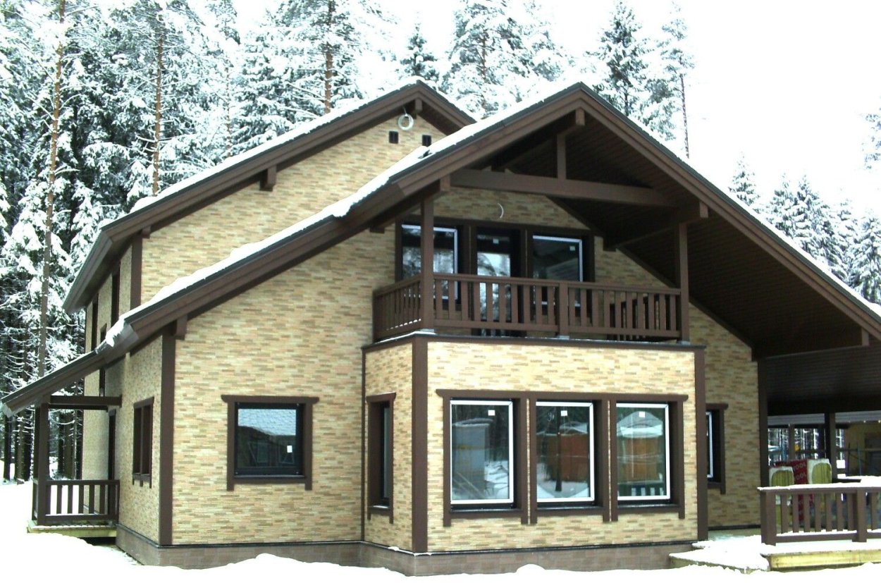Комбинированный фасад дома